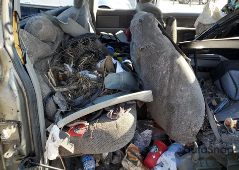 1999 Chevrolet Silverado C1500 from USA, damaged, VIN 2GCEC19T8X1118361